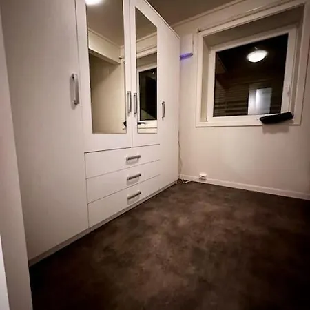 Leilighet Med 1 Soverom I Tromso/Kvaloysletta Med Flott Beliggenhet Og God Utsikt. Kort Vei Til Flyplass. Exterior photo