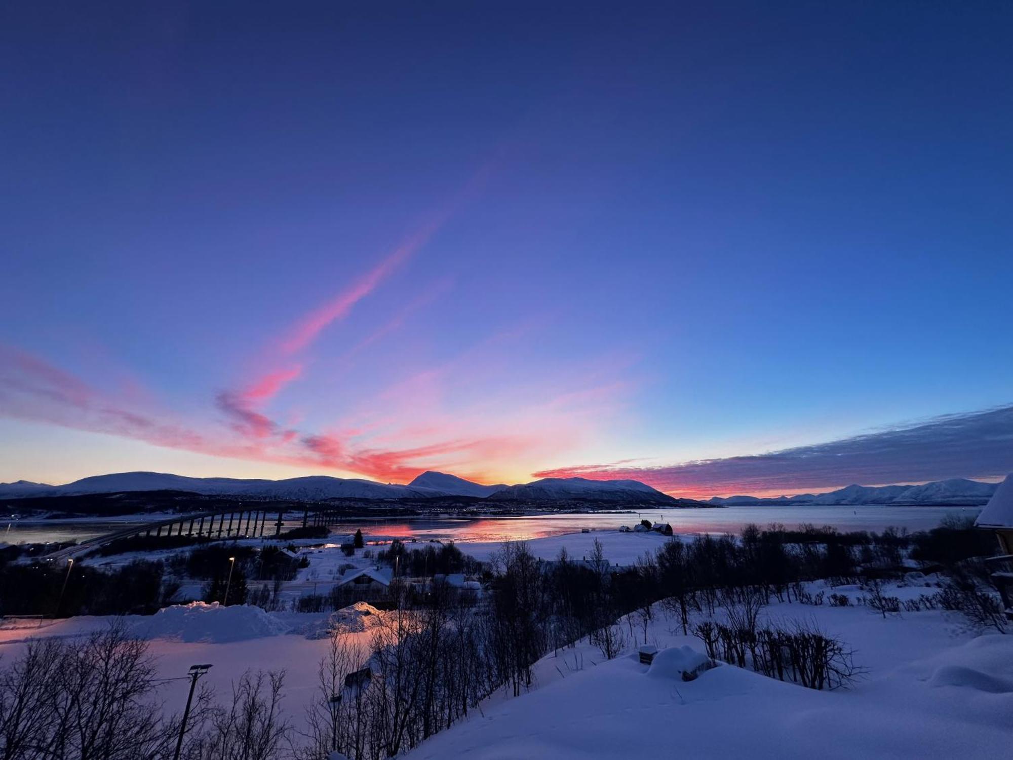 Med 1 Soverom I Tromso/kvaloysletta Med Flott Beliggenhet Og God Utsikt. Kort Vei Til Flyplass. Apartment *