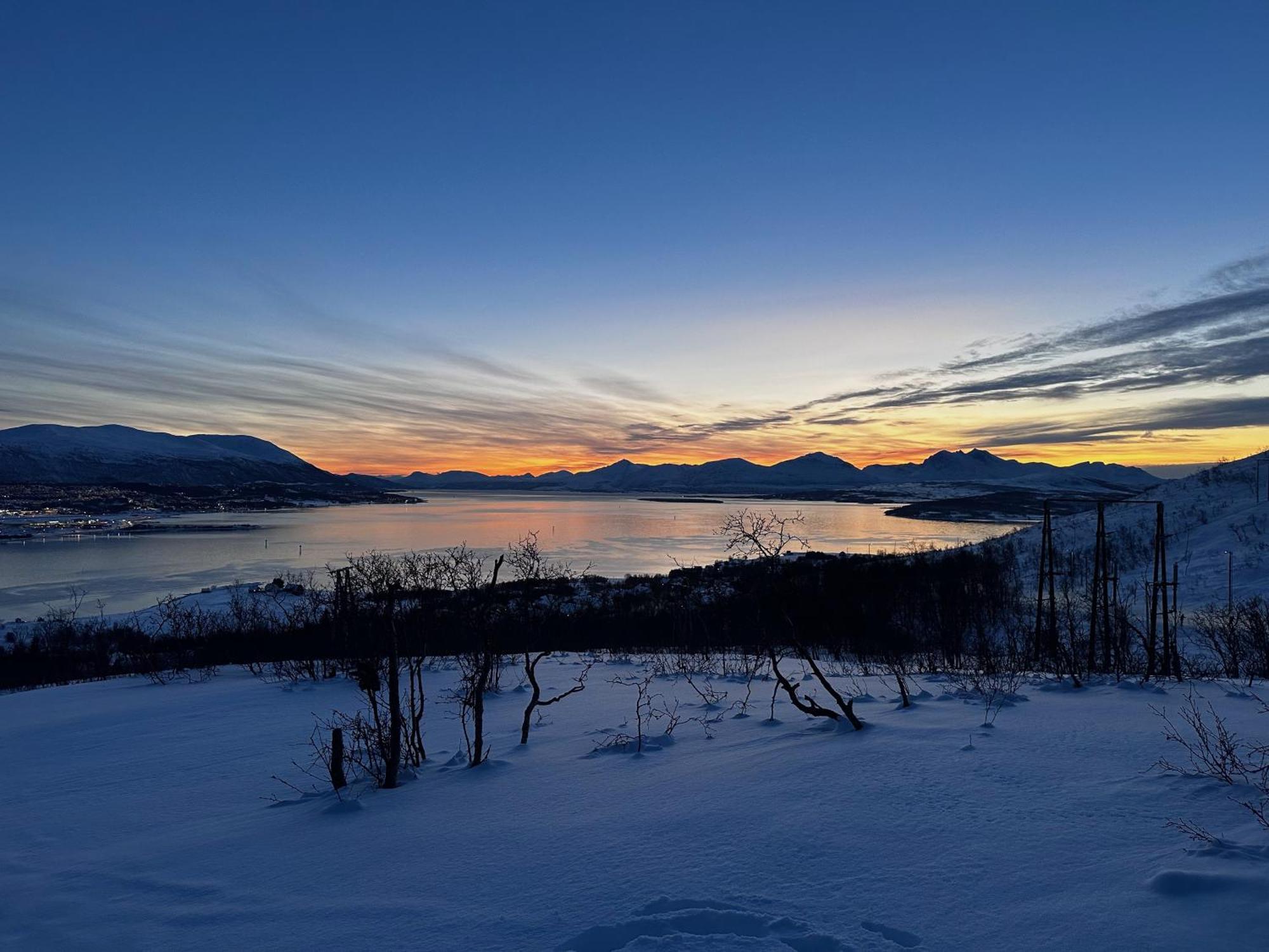 Med 1 Soverom I Tromso/kvaloysletta Med Flott Beliggenhet Og God Utsikt. Kort Vei Til Flyplass. *