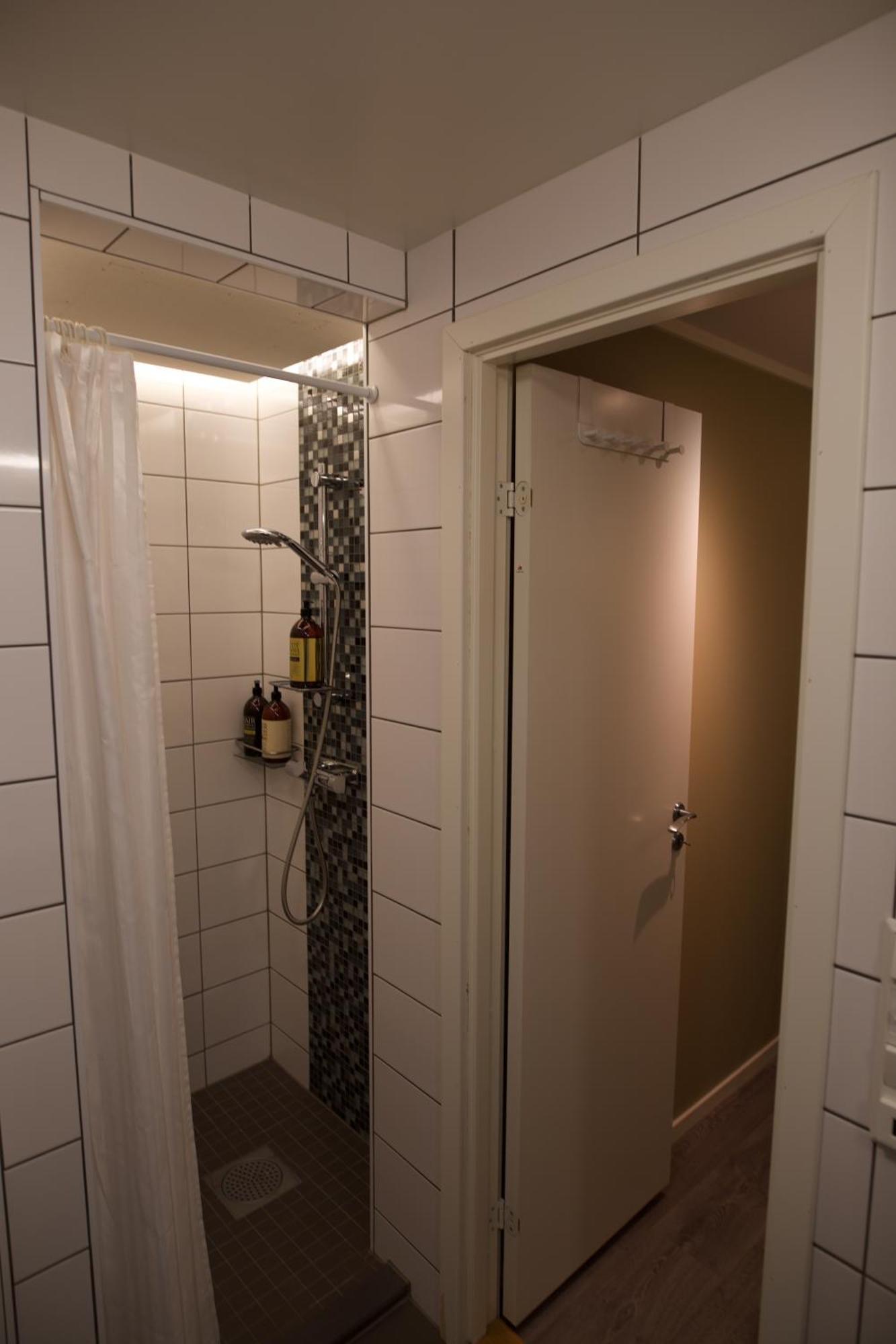 Med 1 Soverom I Tromso/kvaloysletta Med Flott Beliggenhet Og God Utsikt. Kort Vei Til Flyplass. Apartment