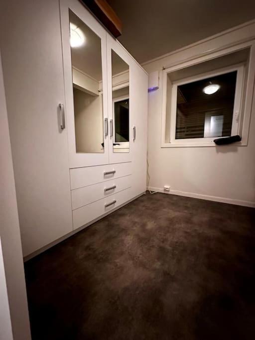 Med 1 Soverom I Tromso/kvaloysletta Med Flott Beliggenhet Og God Utsikt. Kort Vei Til Flyplass. *